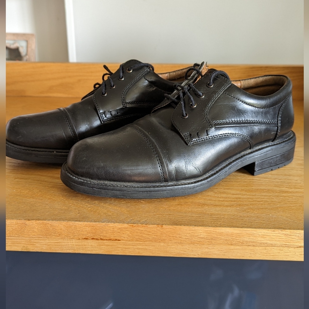 Like new men's black Protocol shoes size 10M